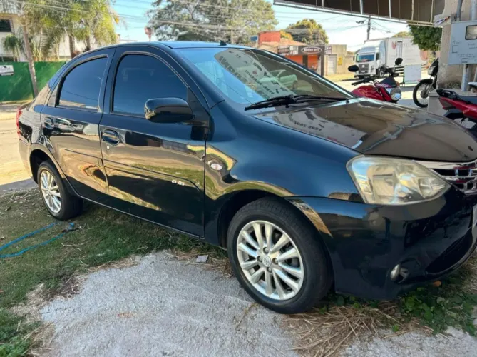 Toyota Etios XLS Sedan 1.5 Flex 16V 4P Mec. 2013