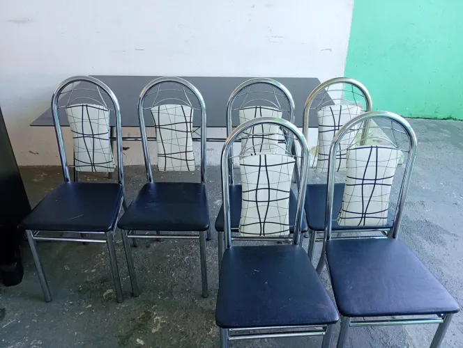 Mesa de vídro com 6 cadeiras