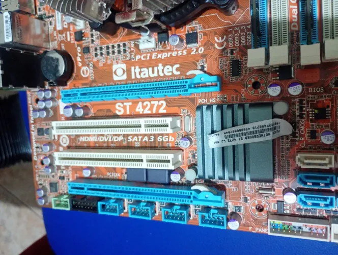 Placa mãe b75 com i3 8 GB de ram 