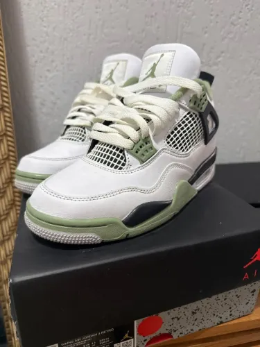 Tênis Air Jordan 4 Retrô