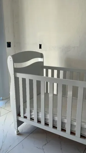 Berço americano com colchão 