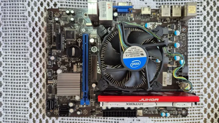 Kit placa-mãe H61M, Intel i3-3240, memória RAM 12GB