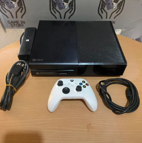 XBOX ONE 500GB - com jogos no HD, controle. Excelente !!!