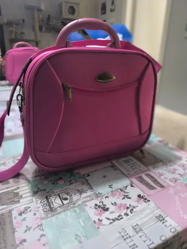 Frasqueira para viagem rosa