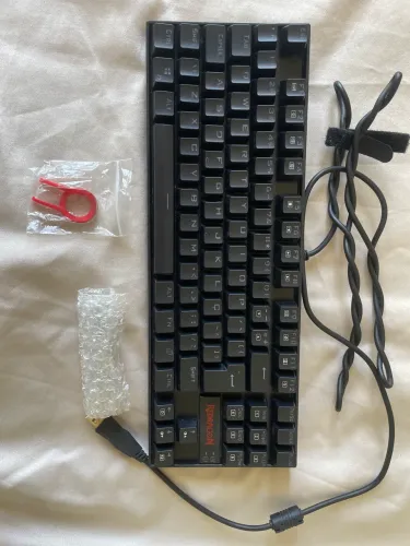 Teclado mecânico redragon kumara versão RGB em excelente estado e com acessórios 