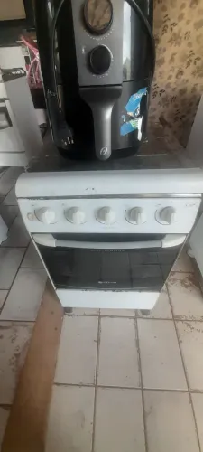 Vendo fogão 4 bocas funciona tudo 150 reais 