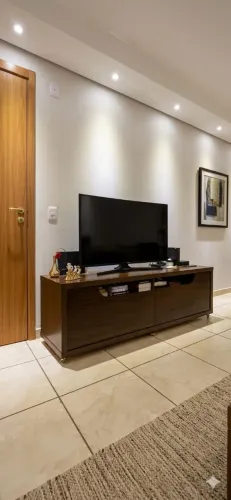 Rack madeira maciça para TV
