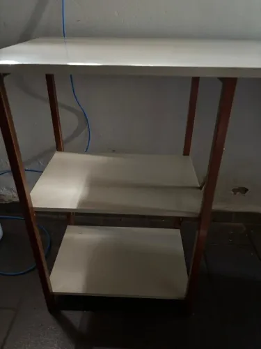 Vendo mesa auxiliar semi nova ! Sem marca 