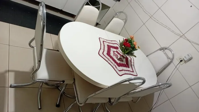 MESA EM FÓRMICA EXTENSÍVEL