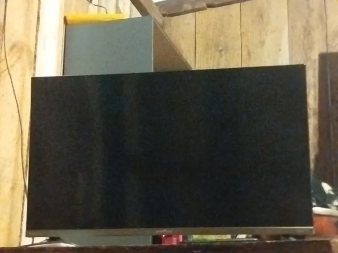 Smart Roku tv Britânia em boas condições usei poucas vezes 