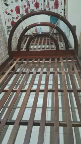 Cama de Casal de Madeira
