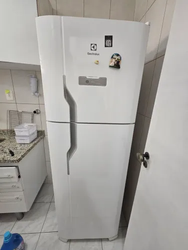 Geladeira Electrolux DFN41 Frost Free - 127V - R$ 2.000