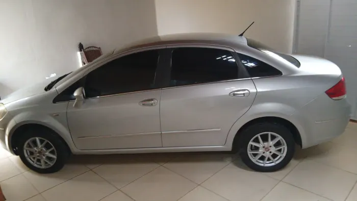 Fiat Linea Essence 1.8 Flex 16V 4P 2012