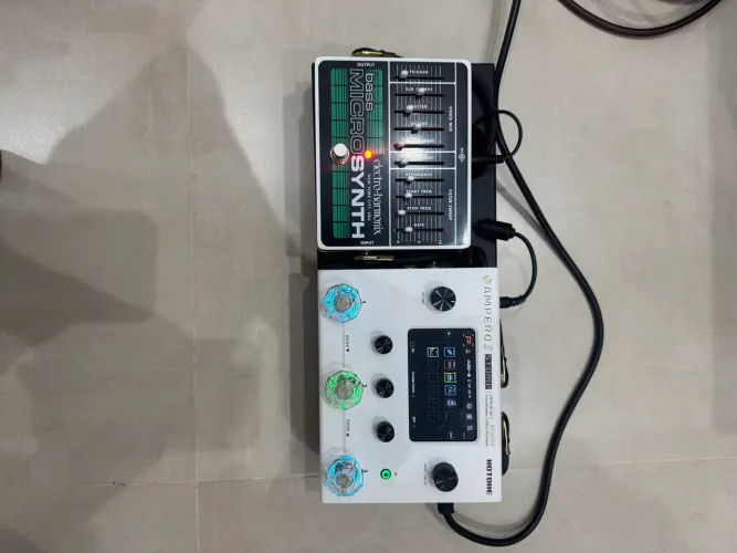 Hotone Ampero II Stomp + EHX Bass Micro Synth + Bag