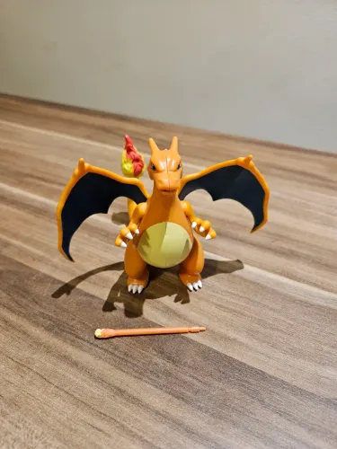 Charizard boneco Pokemon