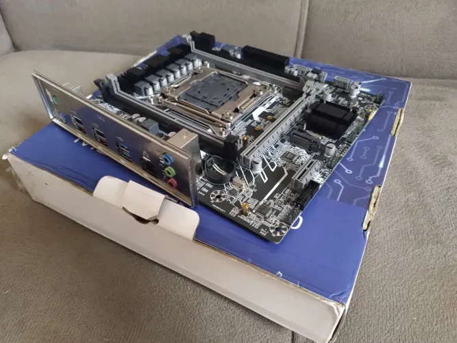 PLACA MÃE X99 LGA 2011-3 / 1995 XEON E5 V3 V4 + M.2 NVME + ESPELHO