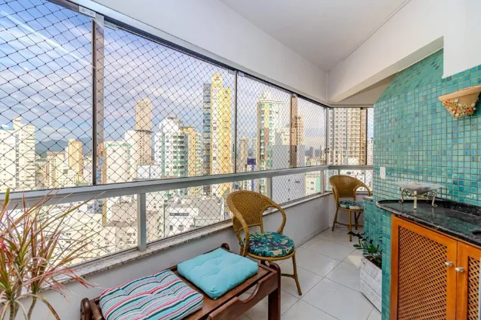 Apartamento à venda na quadra mar no Ed. Cepar em Balneário Camboriú
