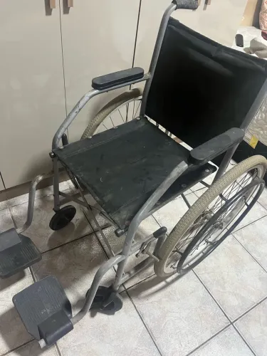 Vendo cadeira de rodas