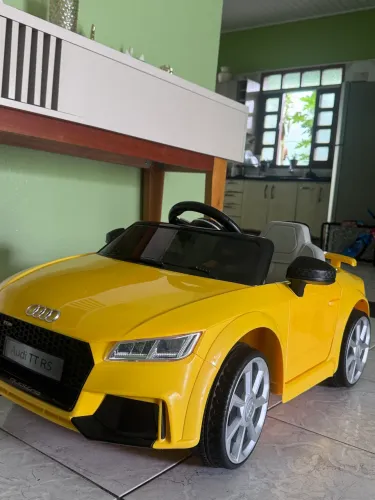 Carro elétrico infantil com controle remoto AUDI TT RS