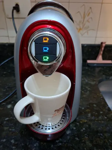 Cafeteira Três Corações MODO Vermelha - Seminova em Perfeito Estado