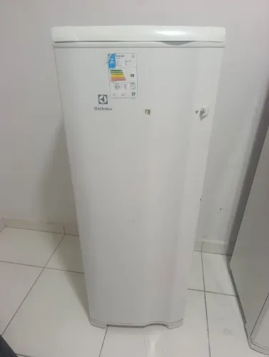 Freezer Electrolux semi novo