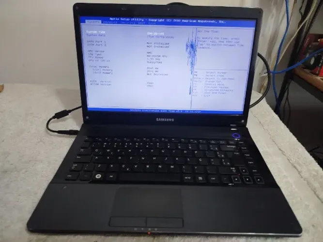 Notebook Samsung Dual Core AMD A4-3305M, 1,90Ghz, 2Gb Ram DDR3,tela de 14 pol Com Defeito