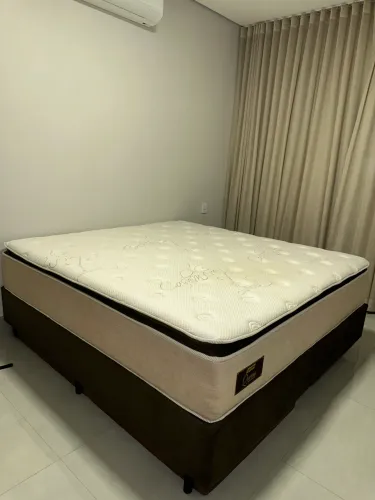 Cama completa ( Box + Colchão King 2,03 x 1,93 )