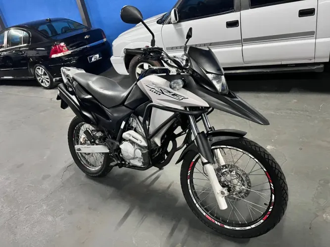 XRE 300 2017 financia até 48x 