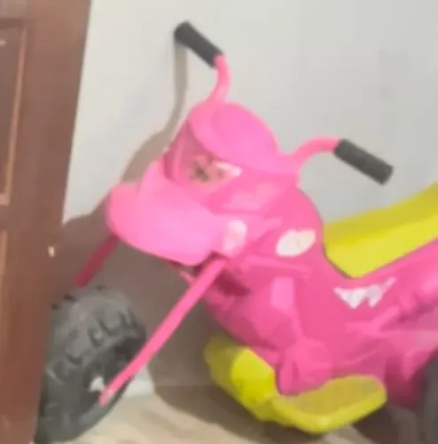 Motinha elétrica infantil.perfeita tem carregador muito boa