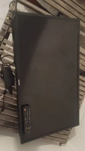 Vendo TV 32 polegadas semi nova