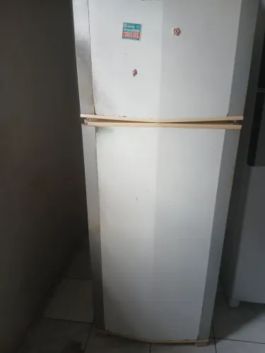 Vendo geladeira com defeito