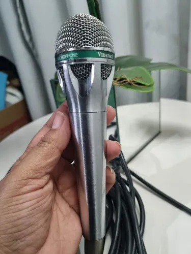 Microfone, em perfeito estado 