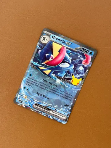 Carta Pokemon Greninja EX Celebração de 30 Anos (021/128)