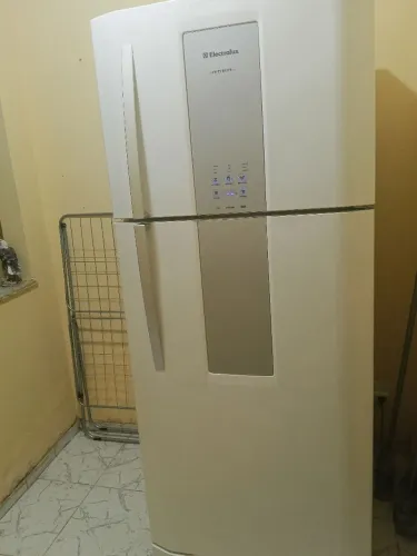 Vende_uma geladeira Eletrolux infinity 502 Litros muito grande Frost free