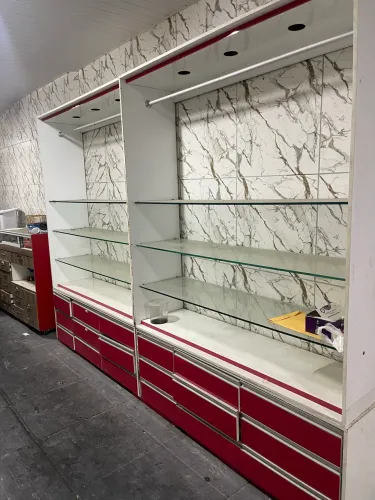 Vendo móveis projetado e uma vidraçaria