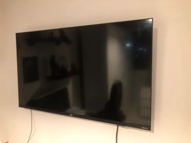 Tv 42 Aoc nova pouco mais de um ano uso