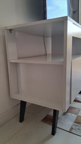 Hack branco para tv e decoração usado em ótimo estado