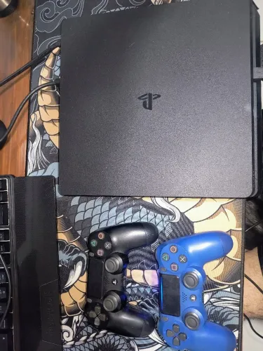 Playstation 4 + 2 controles