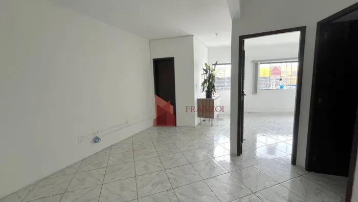 LOCAÇÃO- SALA COMERCIAL de 37m2 no bairro Cordeiros em Itajaí, SC.