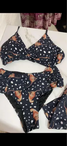 Biquíni 3 peças. Com short. Lindo conjunto.