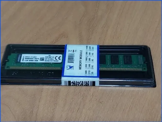 Memória RAM Kingston 4GB DDR3 1600MHz para ampliar seu PC Ultimas unidades