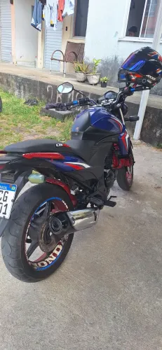 Vendo CB 300 R 2011 toda em dias,cabeçote ja atualizado sem nada para fazer moto ótima