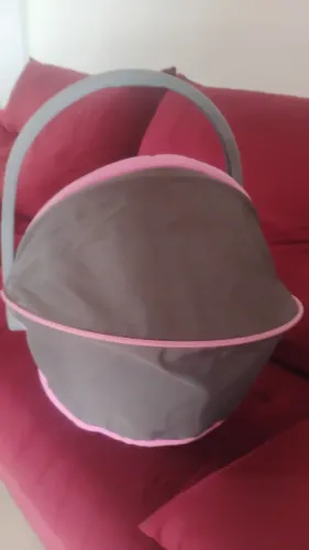 Vendo bebe conforto pouco tempo de uso,ou troco por cadeirinha de carro.