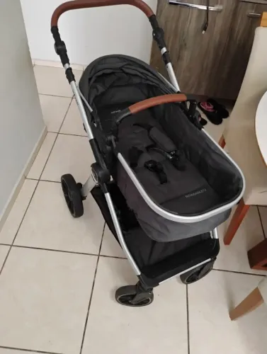 Carrinho de passeio bebê