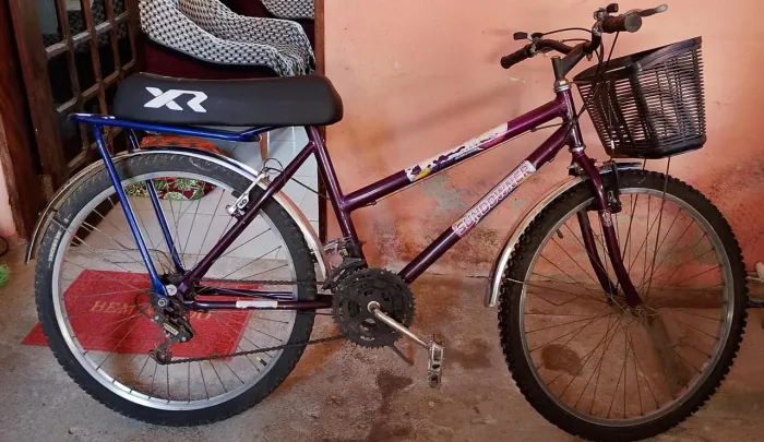 Vendo bicicleta com acessórios 