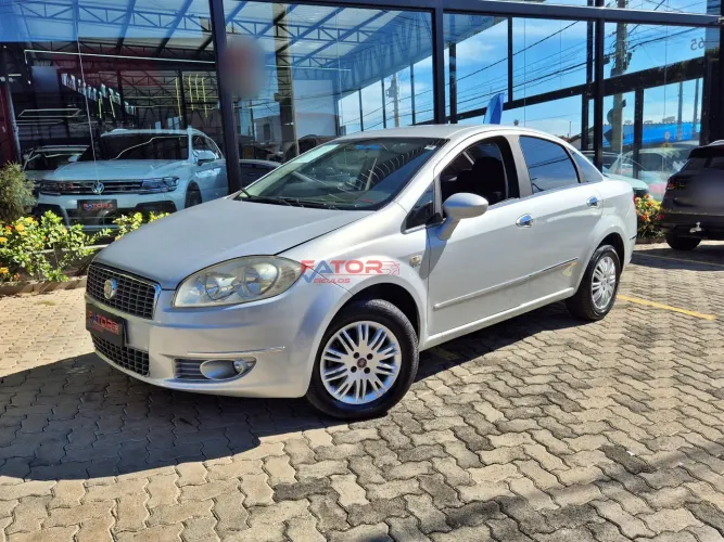 Fiat Linea Essence Dualogic 1.8 Flex 16V 4P 2013