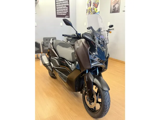Yamaha Xmax 300 connected abs 2026