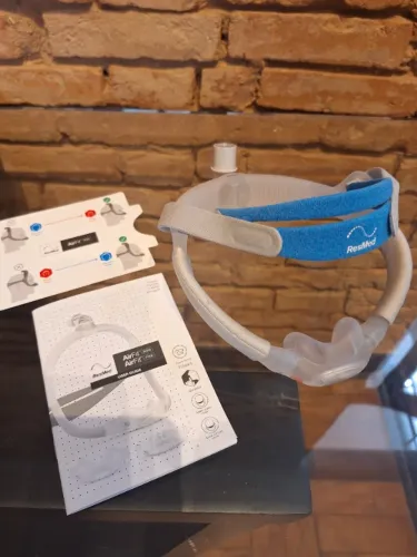 máscara nasal ResMed AirFit N30i (tamanho P)