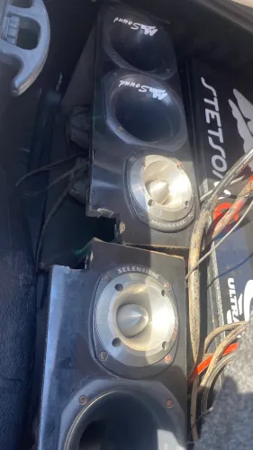 Vendo som automotivo