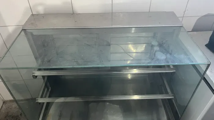 BALCÃO VITRINE INOX. 150x0,60